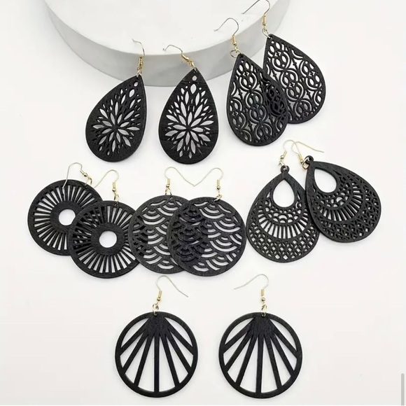 ⭐️ 5 for $25 Natural Wood Black Painted Lightweight Carved Earrings - Picture 3 of 6